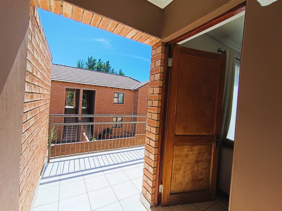 2 Bedroom Property for Sale in Langenhovenpark Free State